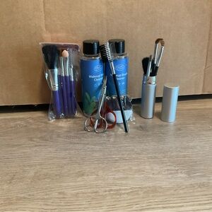 Makeup Brush Set with Cleaners and Tools